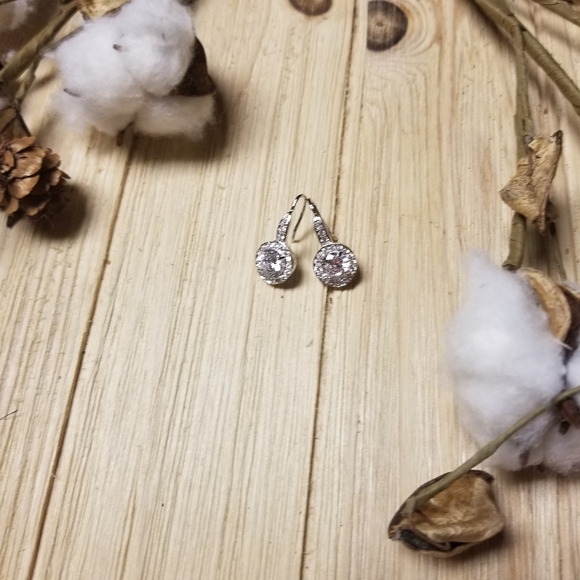 Beautiful SILVER plated CZ Dangle earrings - Picture 14 of 14